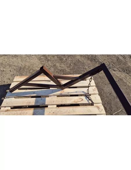 Úchyt na lešenie pre sklzy na suť - univerzálny